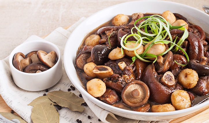 Pata with Mushrooms and Castañas